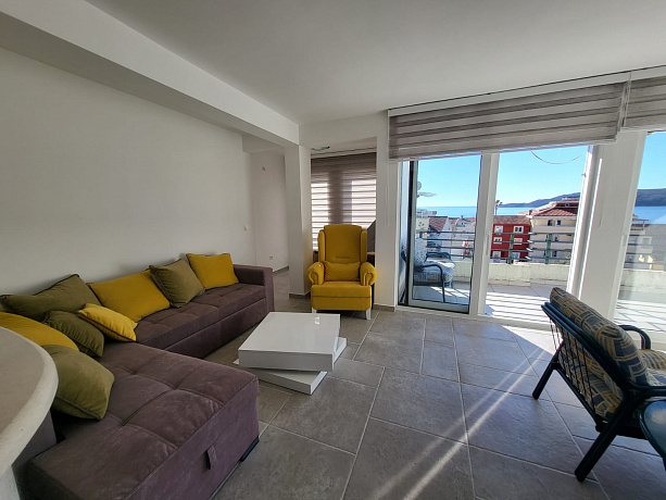 Apartment mit zwei Schlafzimmern in Rafailovici in der Nähe des Meeres